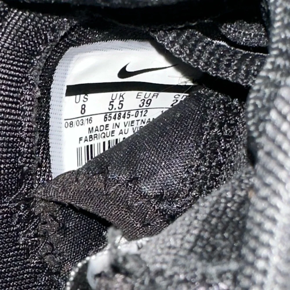 Nike Women’s Kaishi Running Shoes Black/White - Size 8